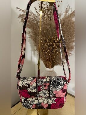 VERA BRADLEY Floral Quilted Crossbody Bag EUC